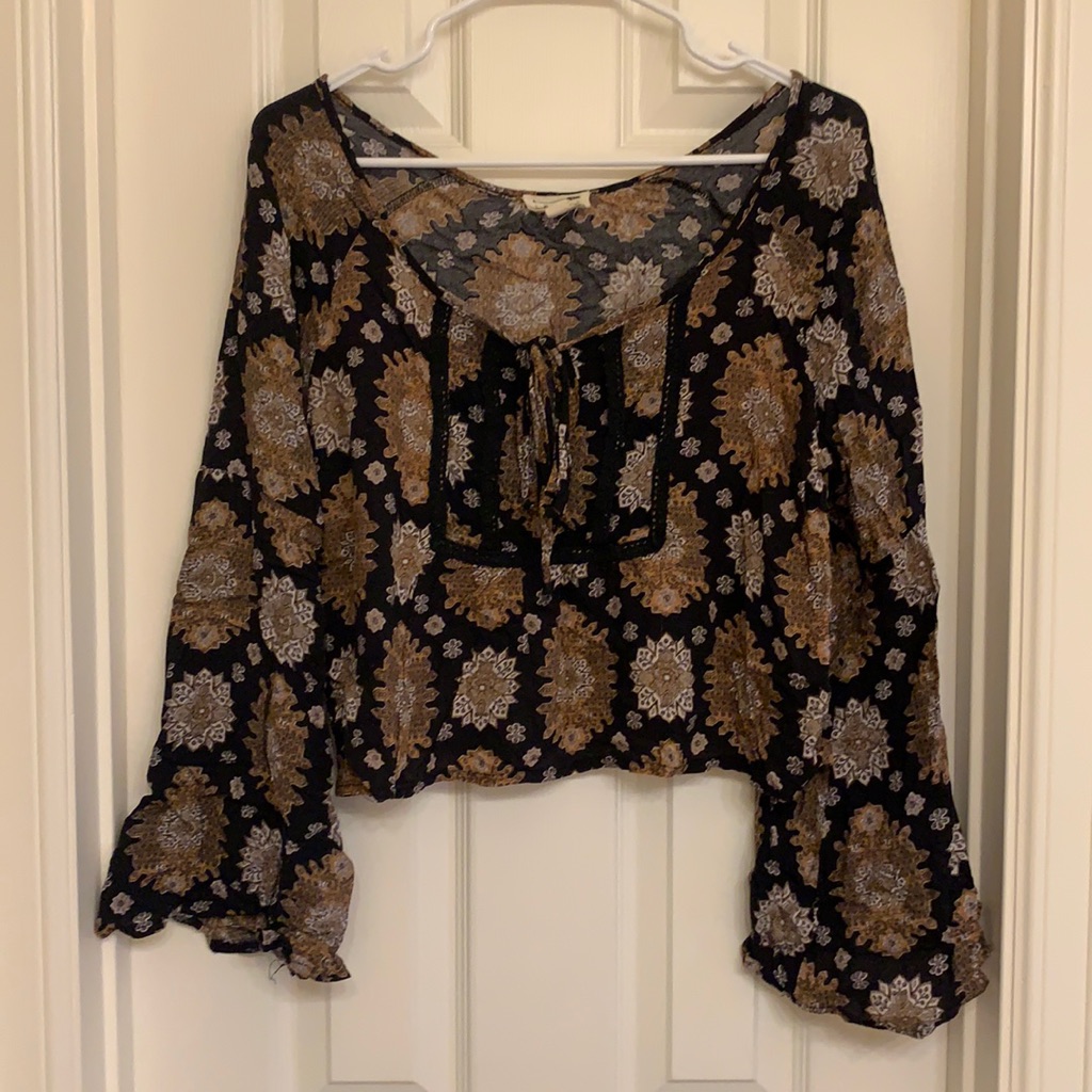 La Hearts Bell Sleeve Top